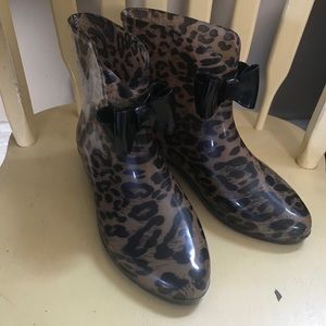 Leopard rain booties